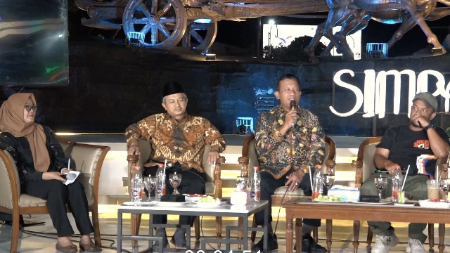 Sekda Boyolali, M Syawaludin, memberikan penjelasan kepada awak media terkait hari jadi ke 179 Boyolali di Boyolali, Jawa Tengah. (Foto: Putri Sejati)