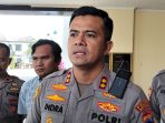 Kapolres Boyolali, AKBP Indra Maulana Saputra, memberikan keterangan kepada awak media terkait perkembangan kasus sate ayam misterius yang mengakibatkan korban wanita paruh baya atas nama Aminah Meninggal dunia. (Foto Agatha Janendra)