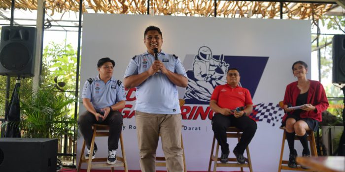(Ki-ka) Area Sales Advisor, Andre; Regional Sales Manager Area Jawa Tengah, Adi Haryanto; Distributor Sales Manager Jawa Tengah Selatan, Robby saat eders Gathering 2026 di Kota Solo tepatnya di Konco Space Colomadu, Sabtu 20 Juni 2026. (Foto: dok ist)