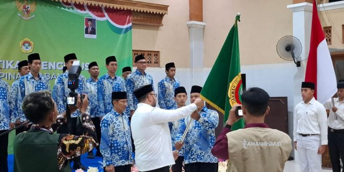 Ketua PC LDII Jebres, Muhamad Agus Romdhoni menerima tongkat estafet kepemimpinan hingga lima tahun ke depan. (Foto: Putri Sejati)