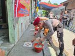 Taruna Akpol Sangkrah (2) Taruna Akpol Tingkat I Angkatan 60 Batalyon Manggala Satya membantu renovasi fasilitas mandi cuci kakus (MCK) di wilayah RT 02 RW 09 Kelurahan Sangkrah, Kecamatan Pasarkliwon, Kota Solo, Jawa Tengah, Senin 15 Juni 2026. (Foto: Putri Sejati)