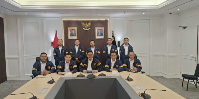 Direktur Tindak Pidana Ekonomi dan Khusus Bareskrim Polri, Brigjen Pol Ade Safri Simanjuntak saat memebrikan keterangan, Sabtu 20 Juni 2026. (Foto: Putri Sejati)
