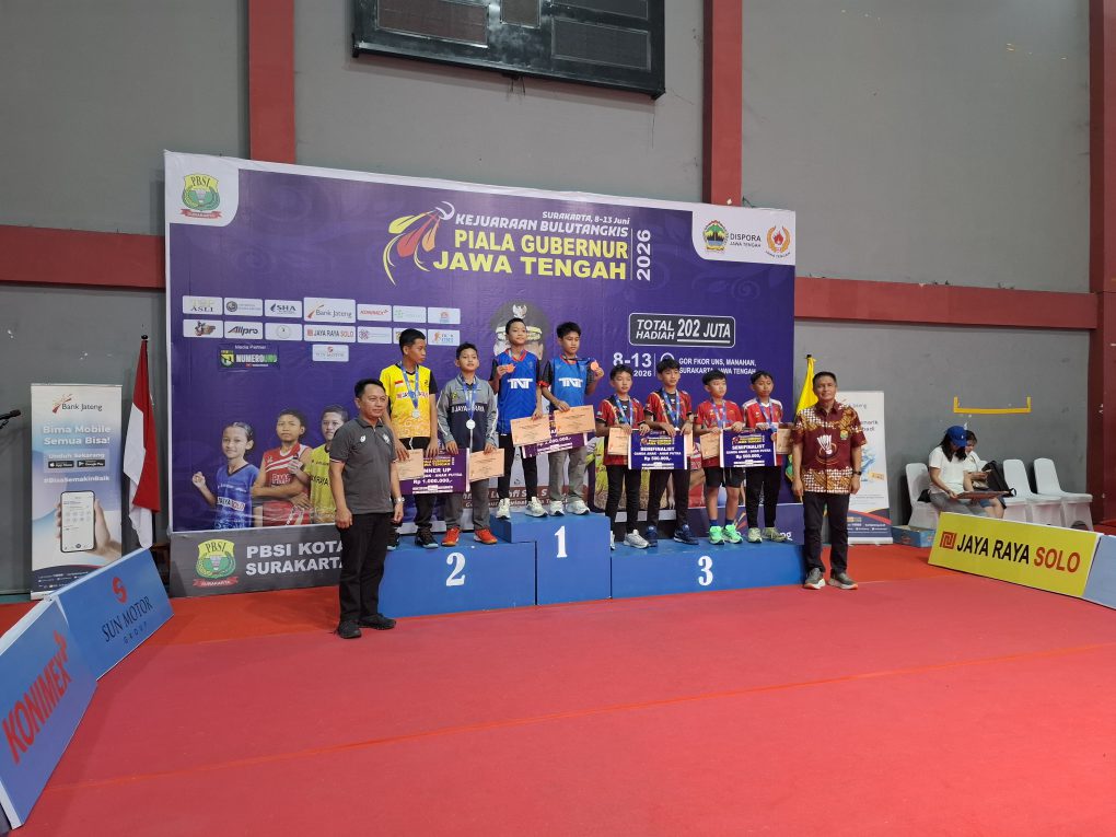 Sebanyak 802 atlet dari 159 klub se-Indonesia mengikuti Kejuaraan Bulutangkis Tingkat Nasional Piala Gubernur Jawa Tengah 2026 yang digelar di GOR Fakultas Keolahragaan (FKOR) Universitas Sebelas Maret (UNS) Solo, 8-13 Juni 2026. (Foto: Putri Sejati)