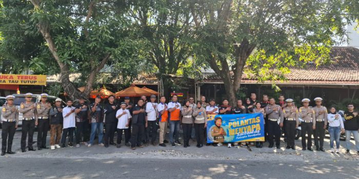 Satlantas Polresta Solo mengundang komunitas motor dalam kegiatan “Polantas Menyapa” yang digelar di Jalan Siwalan No.57, Kelurahan Jajar, Kecamatan Laweyan, Kota Solo, Jawa Tengah, Kamis 11 Juni 2026. (Foto: Putri Sejati)