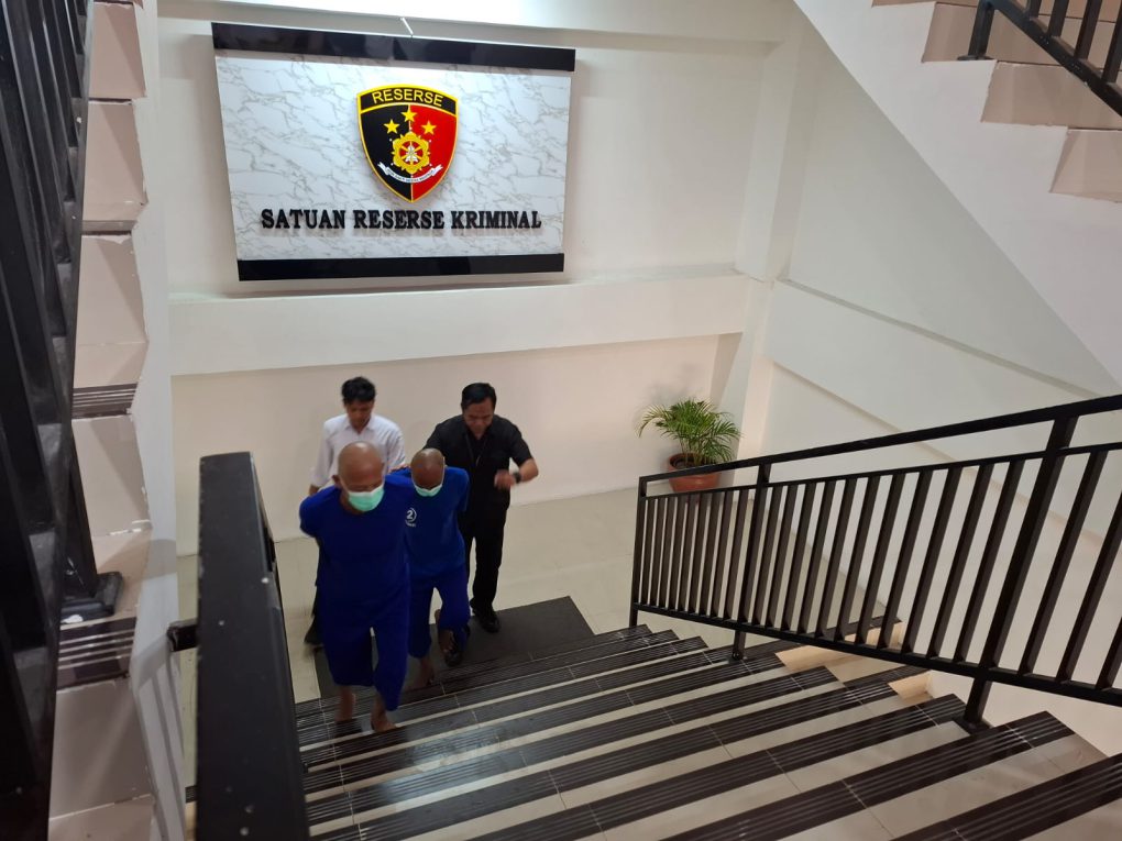Dua pelaku pencurian motor dan ponsel diamankan Polresta Solo. (Foto: Putri Sejati)