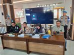 Wakapolresta AKBP Sigit mengungkap kasus tindak pidana asusila di muka umum dan kekerasan seksual nonfisik yang terjadi di salah satu pusat perbelanjaan di Kota Solo. dalam konferensi pers di Lobby Mako 1 Polresta Solo, Rabu 24 Juni 2026 sore. (Foto: Putri Sejati)