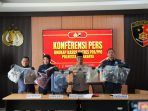 rilis bayi sancaka Polresta Solo berhasil mengungkap kasus pembuangan bayi laki-laki yang ditemukan di dalam toilet wanita Gerbong Eksekutif Kereta Api Sancaka jurusan Yogyakarta–Surabaya. (Foto: Putri Sejati)