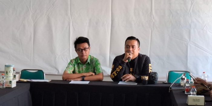 Ketua Panitia Nobar Bola Gembira, Dading Baskoro saat memberikan keterangan dalam jumpa pers yang digelar di Kantor BPC Hipmi Solo, Senin 13 Juli 2026. (Foto: Putri Sejati)