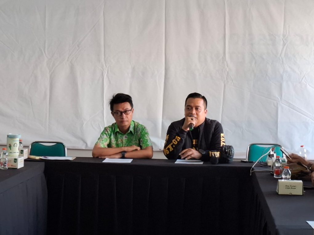 Ketua Panitia Nobar Bola Gembira, Dading Baskoro saat memberikan keterangan dalam jumpa pers yang digelar di Kantor BPC Hipmi Solo, Senin 13 Juli 2026. (Foto: Putri Sejati)