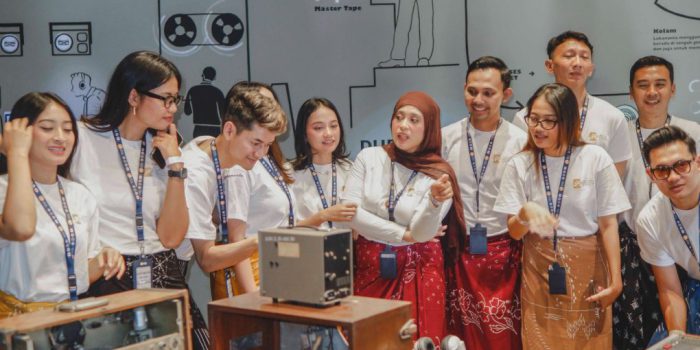 Keseruan para kreator konten saat mengikuti acara LPS KOL Workshop: Spending Smart, Saving Hard sesi Lokananta Exploration di Lokananta, Solo, Kamis 30 Juli 2026 (Foto: Putri Sejati).