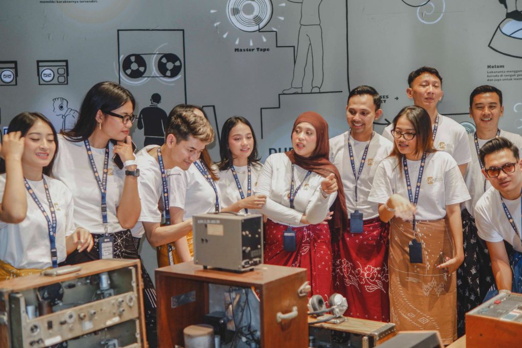 Keseruan para kreator konten saat mengikuti acara LPS KOL Workshop: Spending Smart, Saving Hard sesi Lokananta Exploration di Lokananta, Solo, Kamis 30 Juli 2026 (Foto: Putri Sejati).