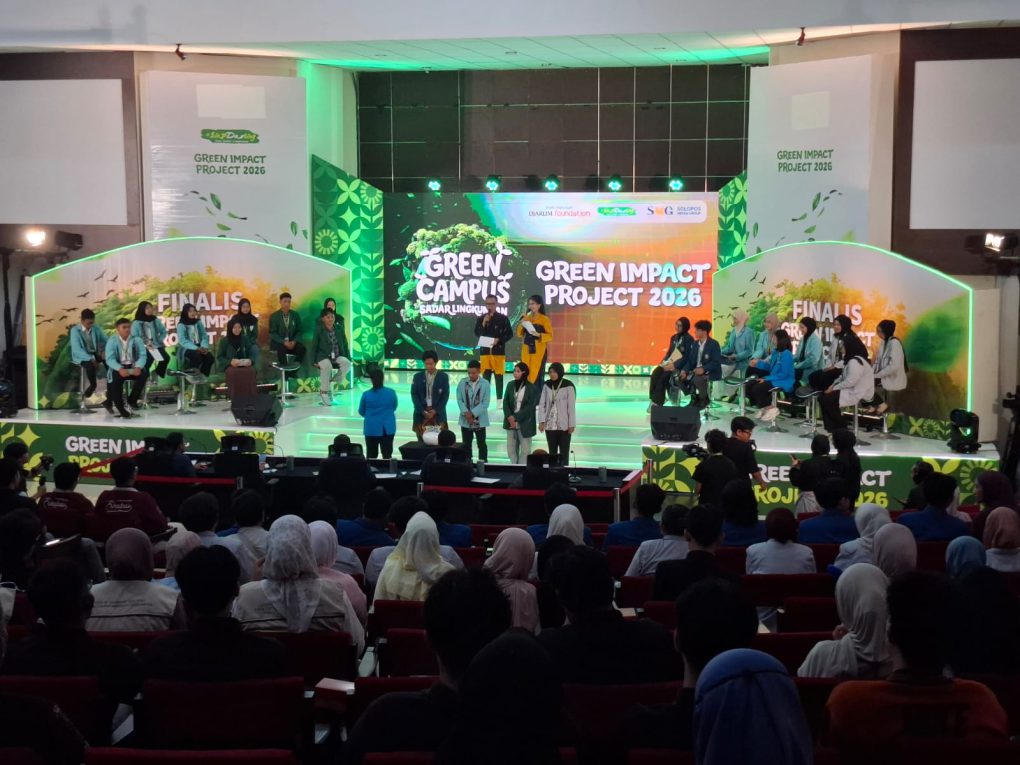 Babak final Green Impact Project 2026 tercatat lima tim mahasiswa yang berhasil menembus tahap akhir dan mempresentasikan hasil implementasi program mereka di hadapan dewan juri yang terdiri atas pakar lingkungan, praktisi media, pegiat lingkungan, dan jurnalis ekonomi hijau di Aula Fakultas Ekonomi dan Bisnis (FEB) Universitas Sebelas Maret (UNS), Sabtu 28 Agustus 2026. (Foto: Putri Sejati)