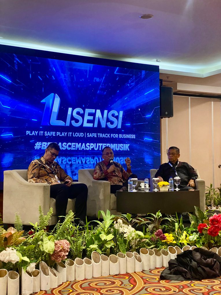 (kiri-kanan) . Bp. Yessi Kurniawan - Business Development 1LISENSI . Bp. Ramsudin Manullang, SH - Founder 1LISENSI . Bp. Edy Haryatno - Business Development 1LISENSI