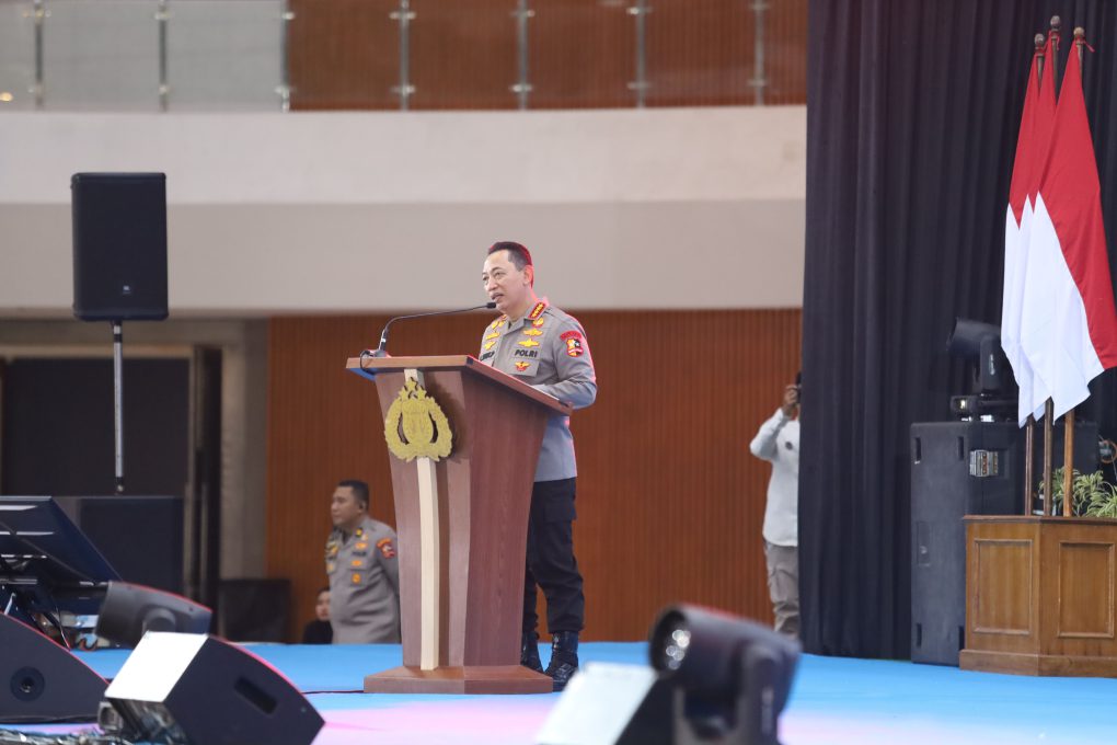 Kapolri Jenderal Polisi Listyo Sigit Prabowo saat menghadiri acara Peringatan Hari Ulang Tahun (HUT) ke-81 Republik Indonesia (RI) dan Silaturahmi Akbar bersama Garda Satya NKRI di Edutorium UMS, Kota Solo, Jawa Tengah, Minggu 30 Agustus 2026. (Foto: Putri Sejati)
