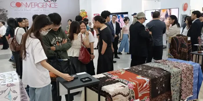 Suasana Pameran Seni di Vietnam