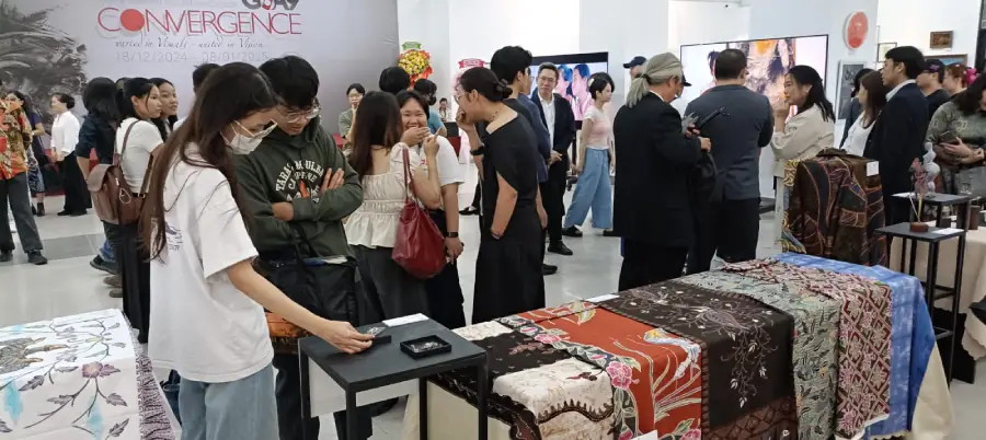 Suasana Pameran Seni di Vietnam