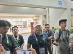 owner kendal tornado Presiden sekaligus CEO Kendal Tornado FC, Fardhan Nandana (kiri) dan Owner Kendal Tornado FC, Junianto (tengah) usai laga kontra Persis Solo dalam laga lanjutan Championship 2026/2027 di Stadion Manahan, Kota Solo, Jawa Tengah, Sabtu 3 Oktober 2026. (Foto: Putri Sejati)