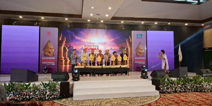 Pembukaan Konvensi Humas Indonesia (KVI) 2026 yang digelar di The Sunan Hotel Solo, Jawa Tengah, Sabtu 17 Oktober 2026. (Foto: Putri Sejati)