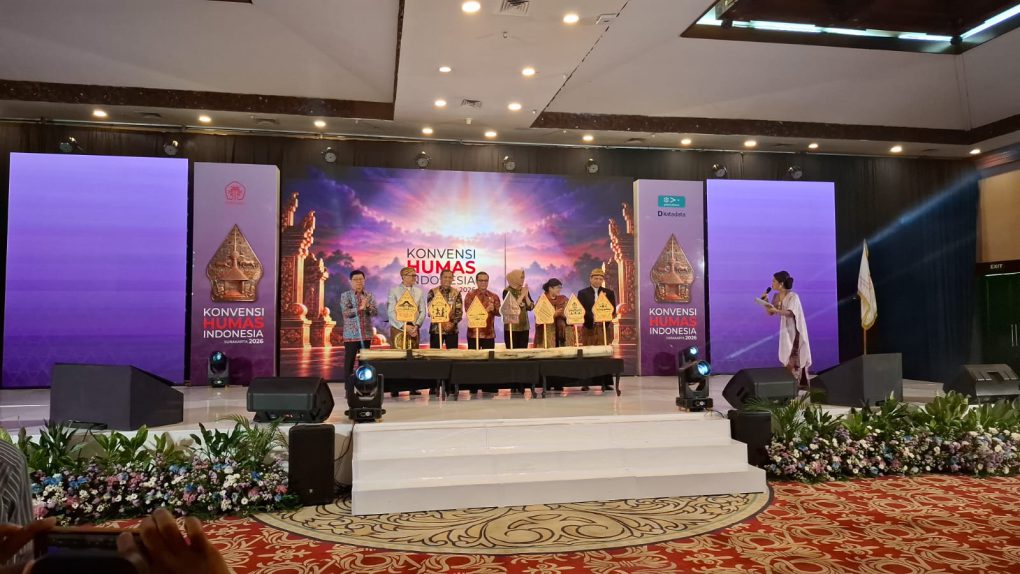 Pembukaan Konvensi Humas Indonesia (KVI) 2026 yang digelar di The Sunan Hotel Solo, Jawa Tengah, Sabtu 17 Oktober 2026. (Foto: Putri Sejati)
