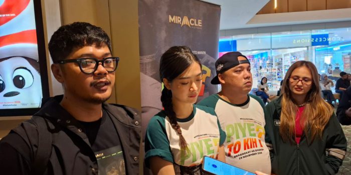 Sutradara dan Produser Fiml Piye To Kih?, Ito Marvin bersama pemeran film. (Foto: Putri Sejati)